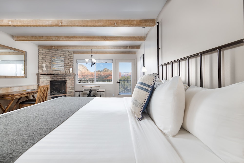 Premier Room, 1 King Bed - Photo 2