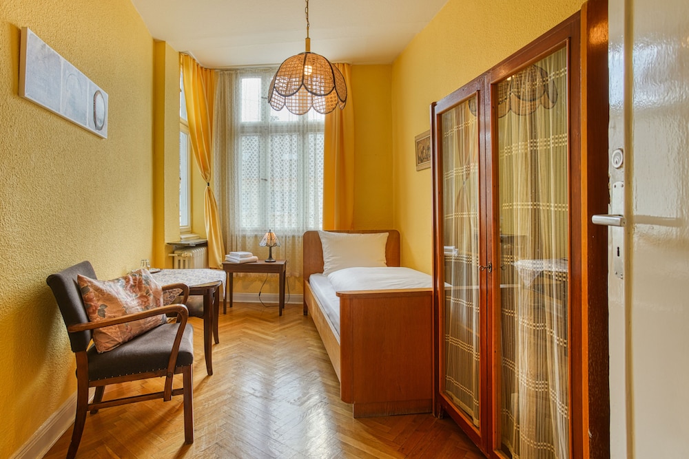 Economy Single Room, Shared Bathroom photo 2