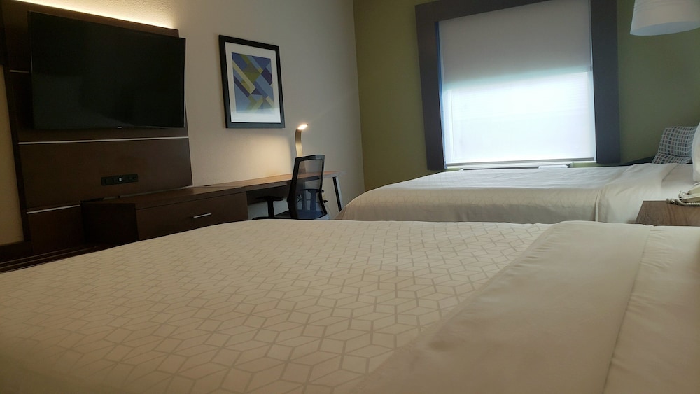 Suite, Multiple Beds - Photo 3