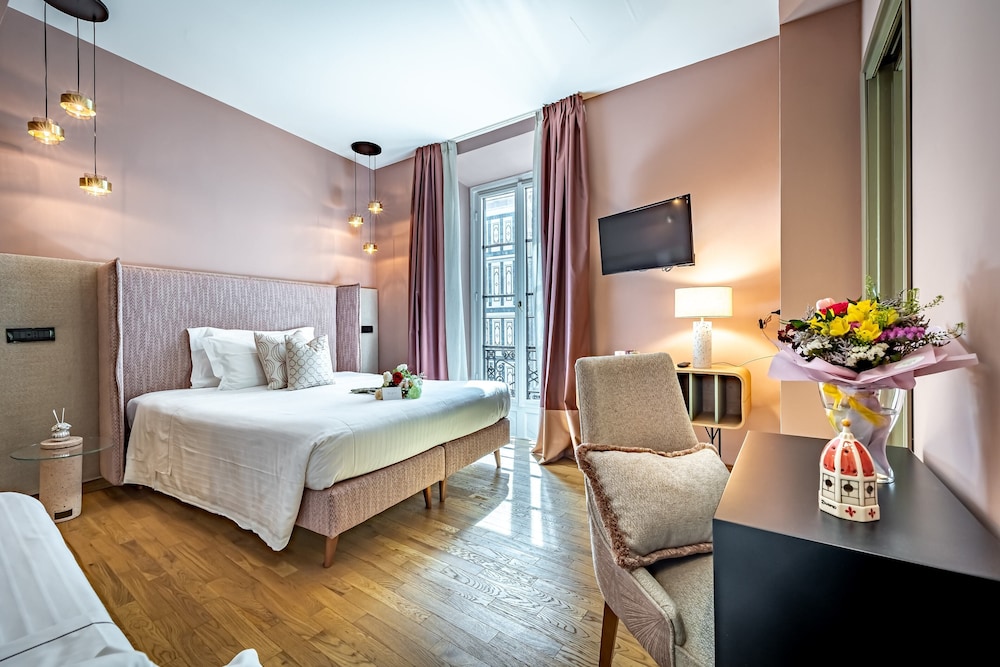 Superior Triple Room, 1 Bedroom, Non Smoking, City View photo 1
