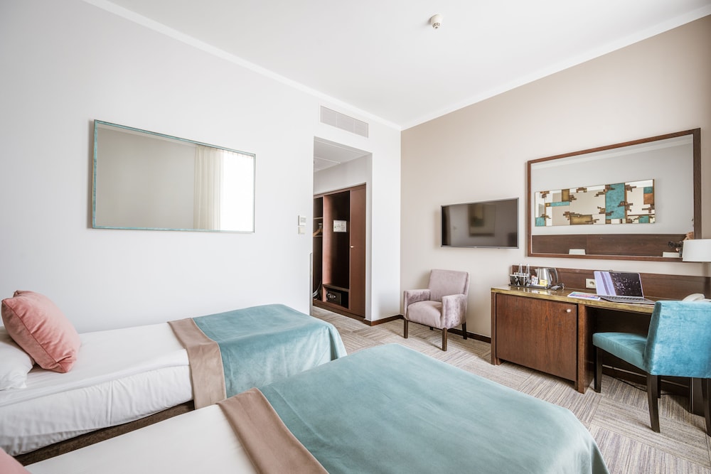 Classic Twin Room, 2 Twin Beds - Photo 4