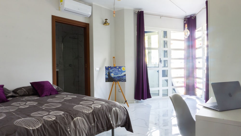 Luxury Suite, Balcony (Suite Violette)