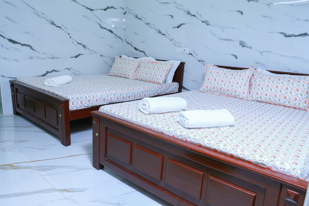 Superior Quadruple Room, City View