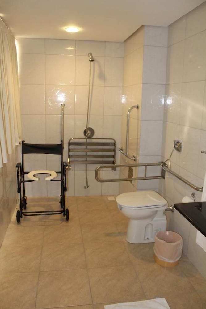 Deluxe Room, Accessible - Photo 8