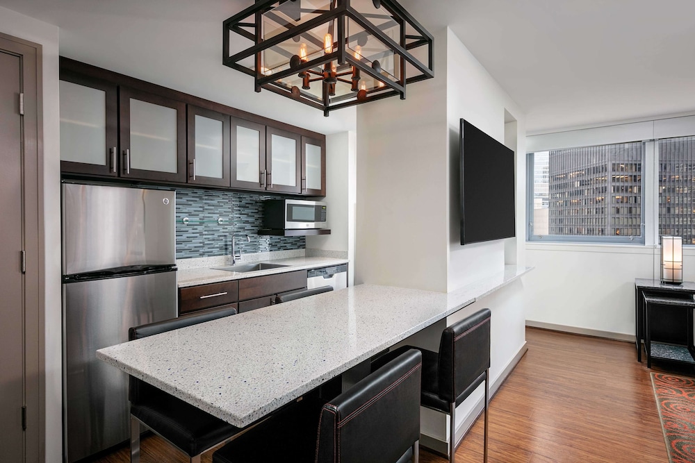 Suite, 1 Bedroom (Lasalle, King, Hearing Accesible) - Photo 9