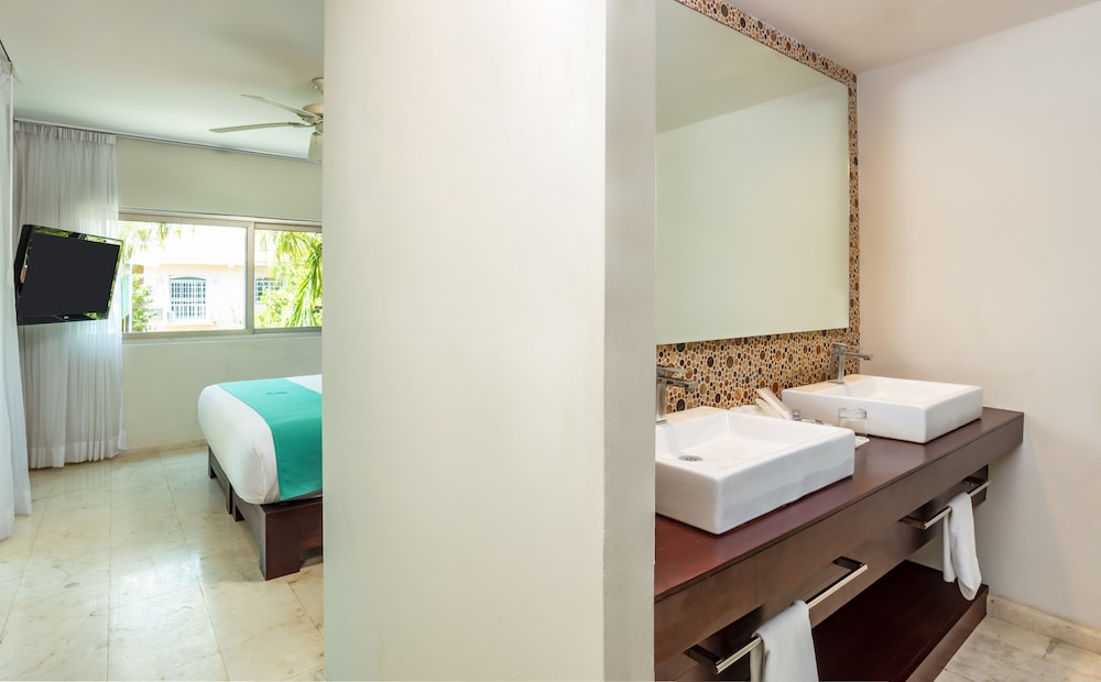 Deluxe Room - Photo 8