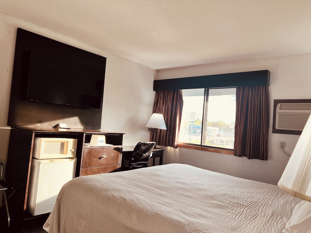 Upgraded, Room, 1 Queen Bed, Non Smoking - Photo 8