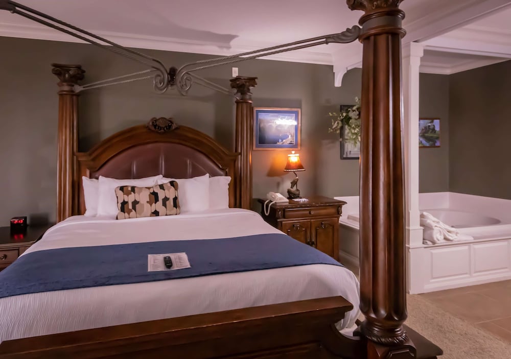 Luxury Room, 1 King Bed with Sofa bed, Jetted Tub, Vineyard View photo 1