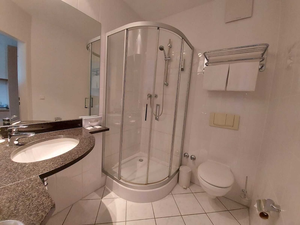 Classic Single Room, 2 Twin Beds, Non Smoking, Garden View, photo 6