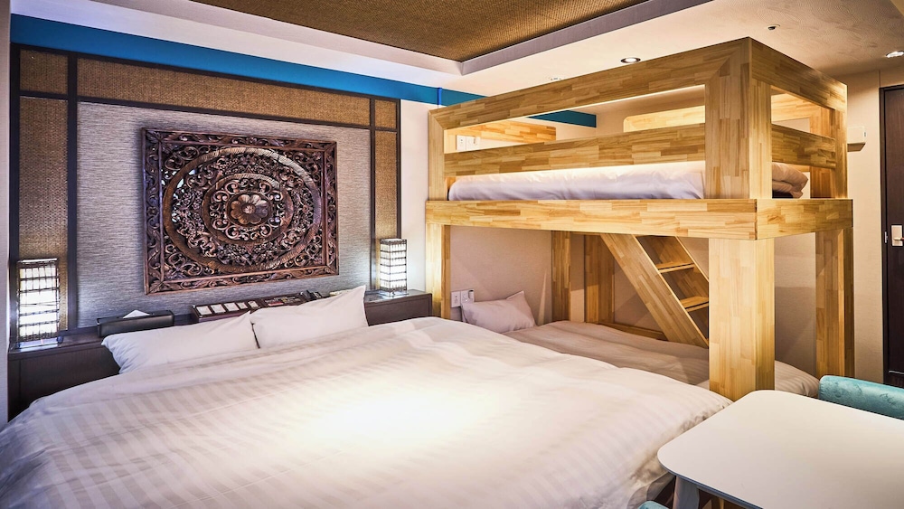 Casual 4, King Bed + Bank Bed, with Free All-you-can-drink Alcohol (Non Smoking)
