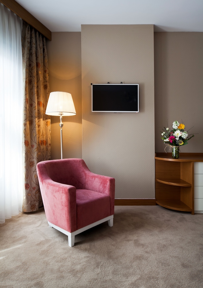 Deluxe Room, Balcony, City View photo 2