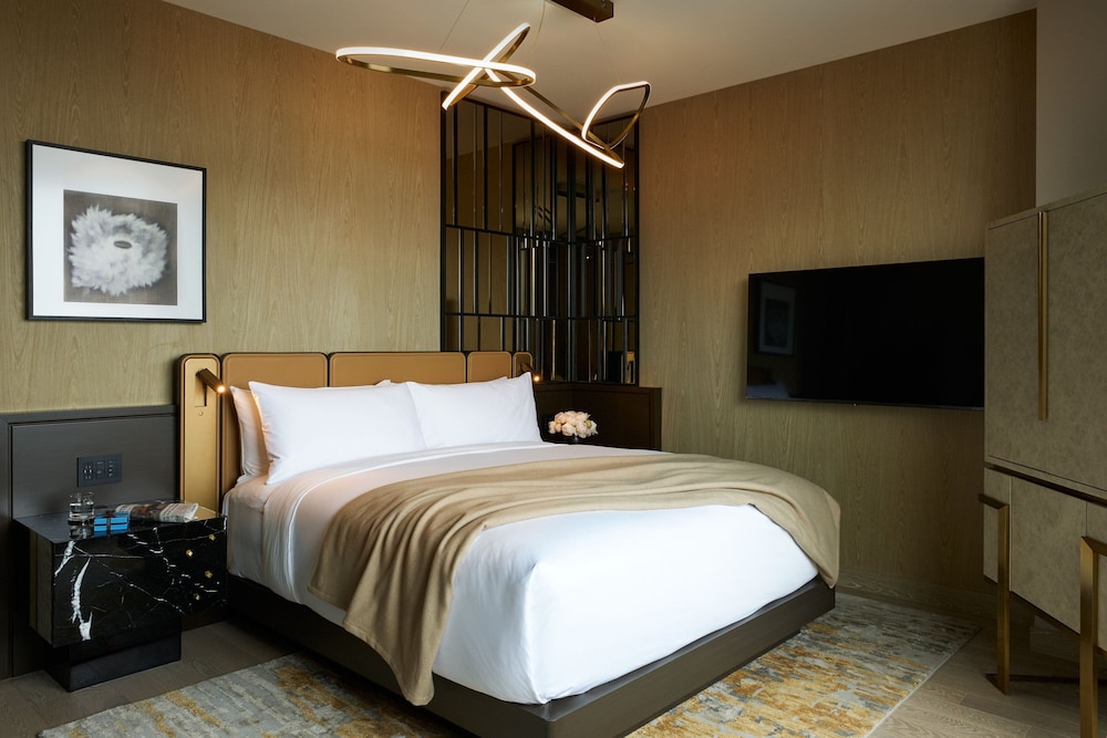 King Room with One King Bed (Non Smoking)