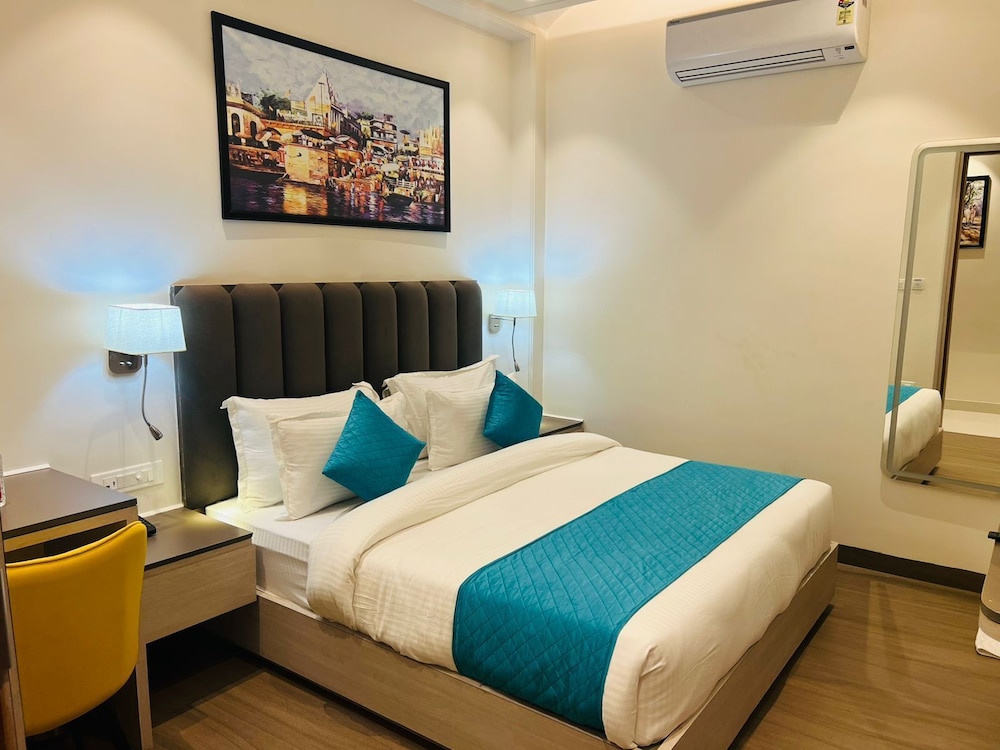 Deluxe Room, City View