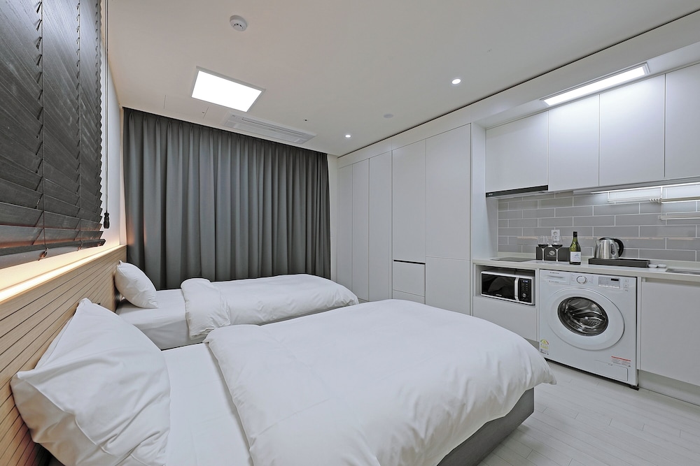 Standard Twin Room (below 6kg, 1 pet allowed) - Photo 1