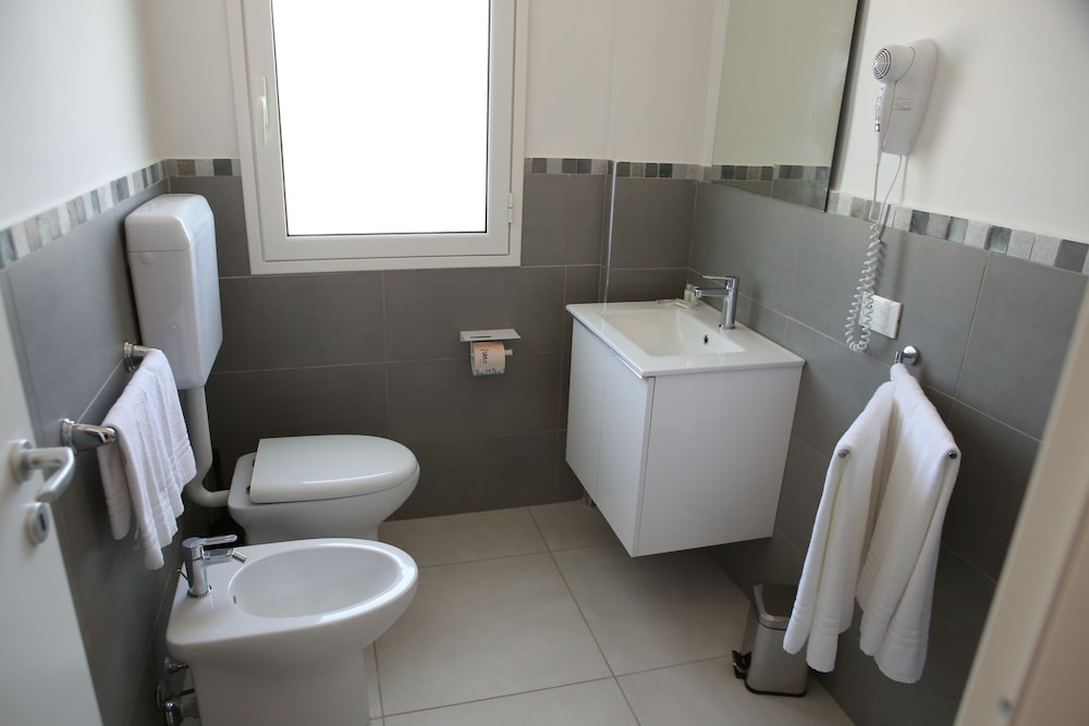 Deluxe Triple Room, Garden View - Photo 20