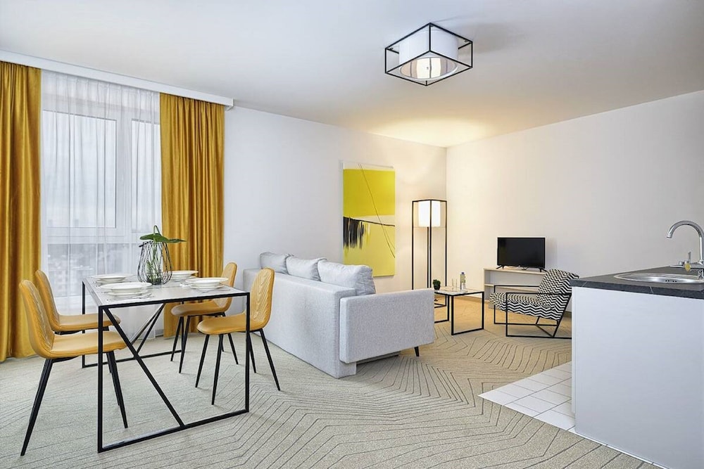 Suite, 1 Bedroom - Photo 1