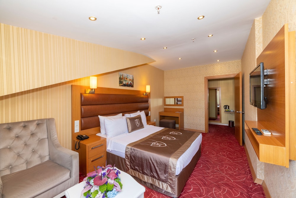 Family Suite, Multiple Beds, Balcony, City View photo 1