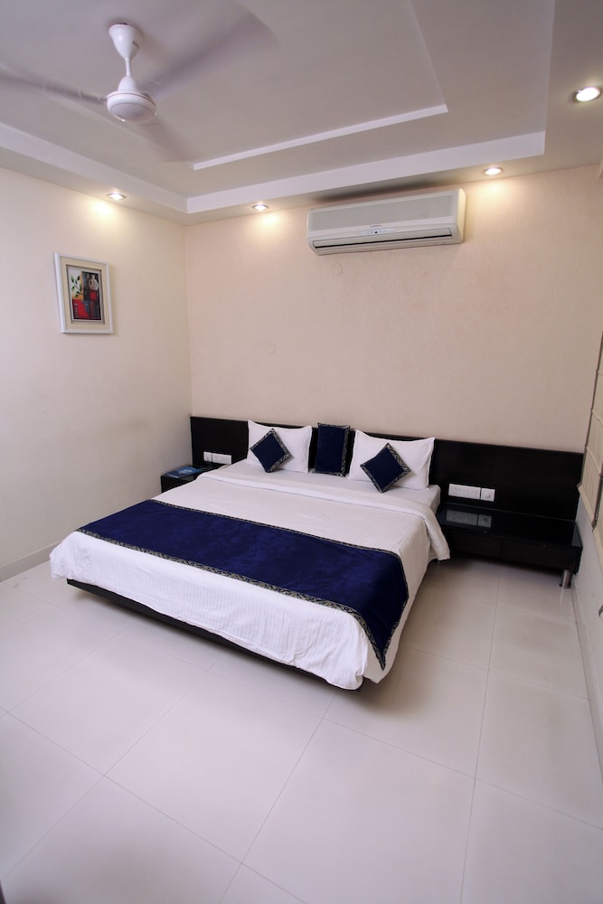 Deluxe Room - Photo 10