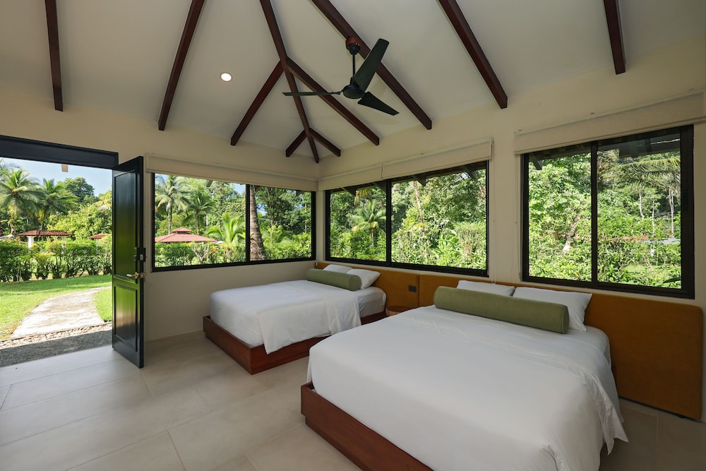 Carate Rainforest Villa