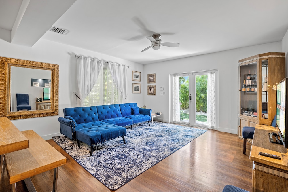Family Room - Photo 14
