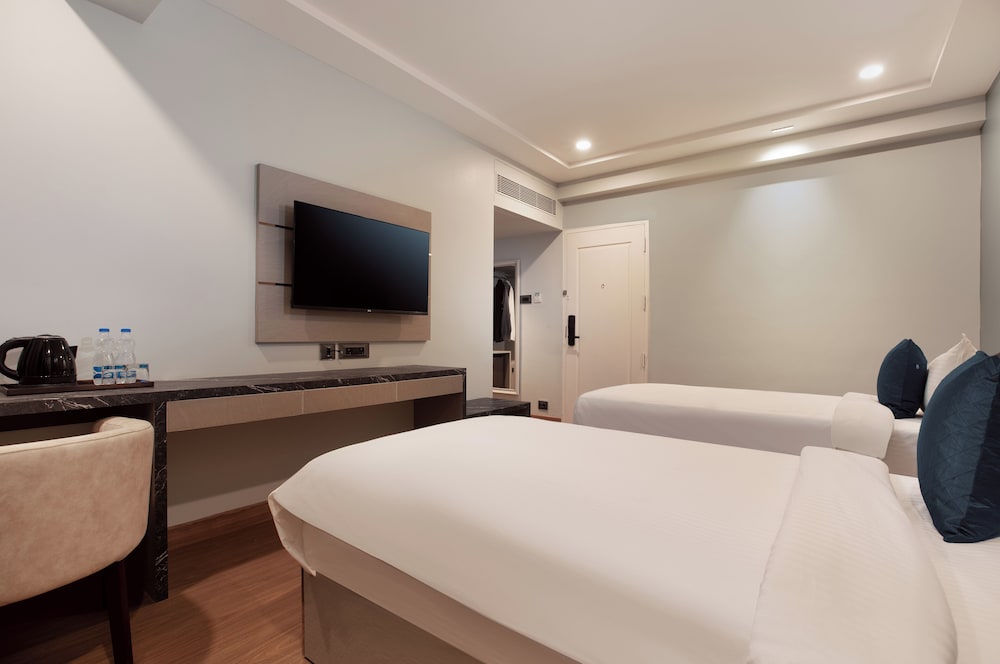 Executive Twin Room, 1 Double Bed - Photo 11