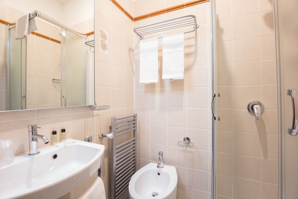 Superior Double or Twin Room photo 3