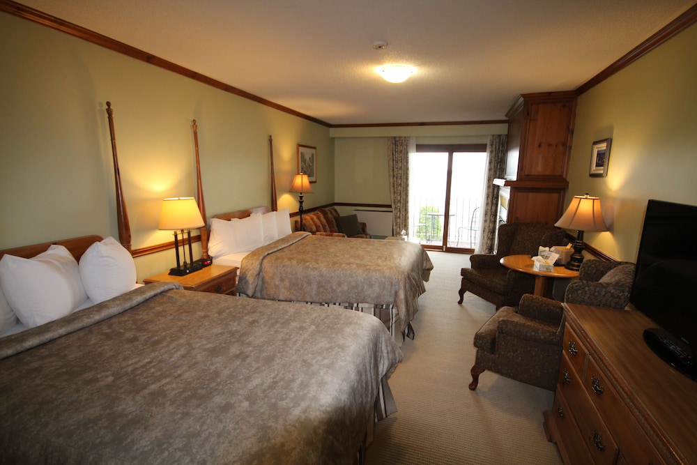 Deluxe Room, Multiple Beds (River Front) photo 1