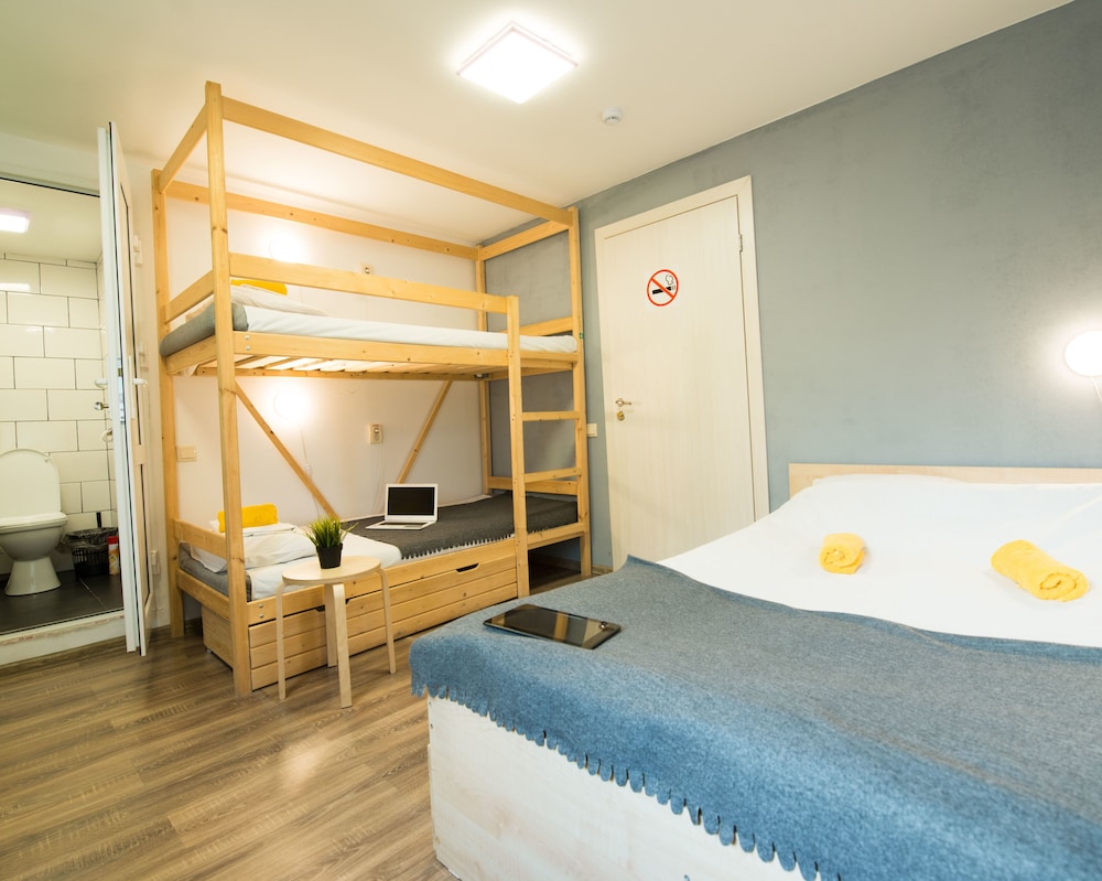 Family Room (Double, Bunk and Single beds) photo 2