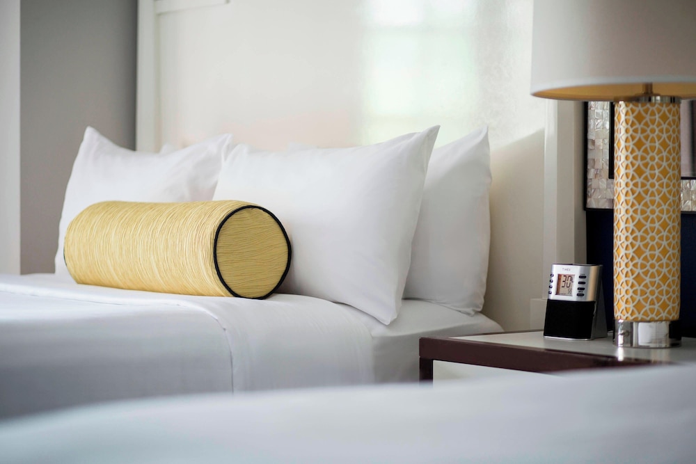 Guest room, 2 Queen, Florida view, Emerald Bay