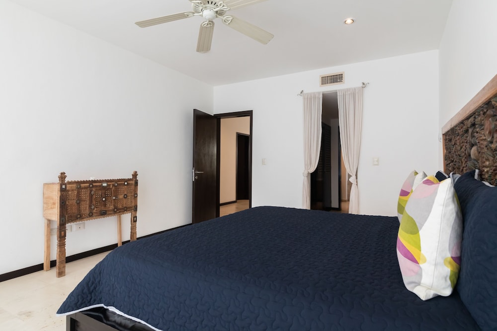3 BR Premium Condo Bosque 102