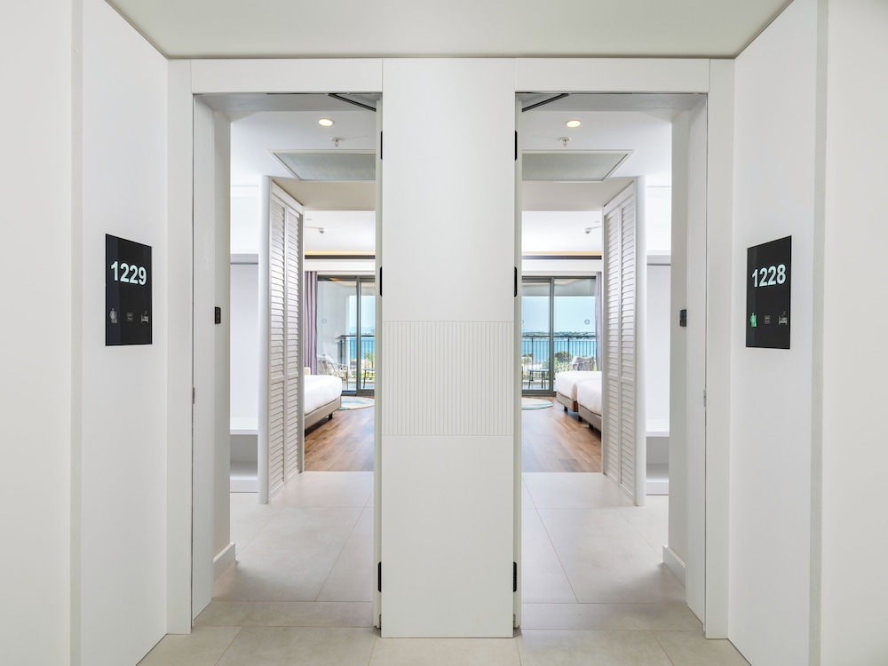 Deluxe Family Suite Sea View (Family Zone)