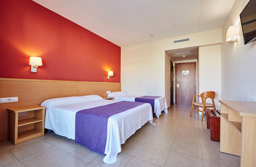 Economy Double Room Single Use, Balcony, Partial Ocean View photo 2