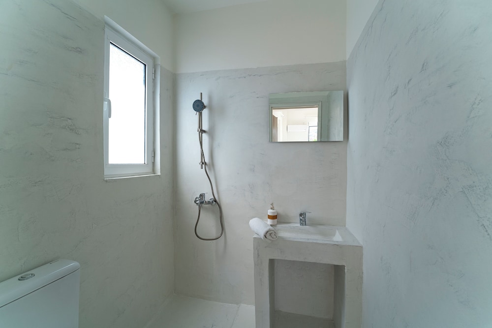 Twin Room, Sea View, Beachside photo 2