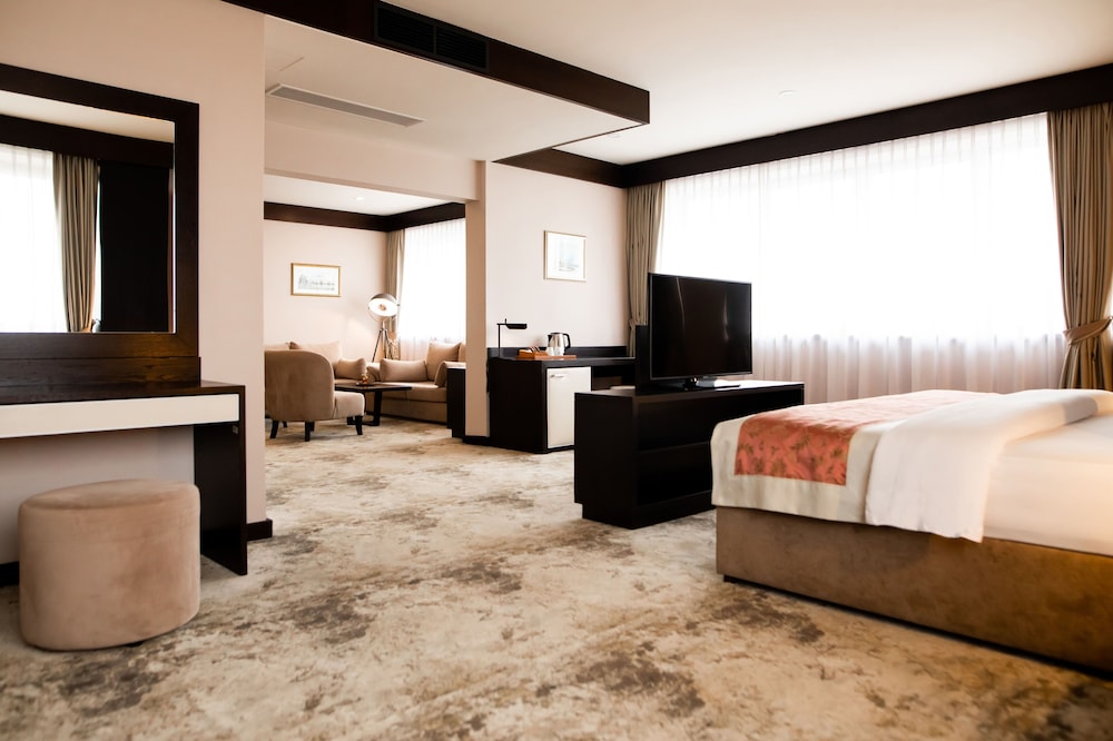 Deluxe Apartment, 1 Bedroom, Ensuite, Corner photo 2