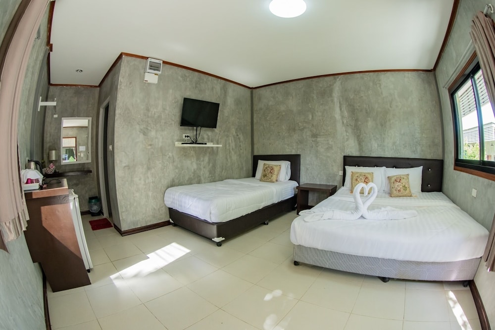 Standard Twin Room - Photo 1
