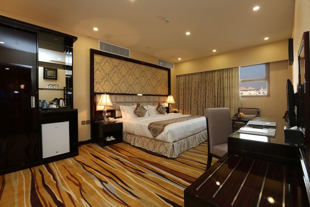 Deluxe Room, King Bed