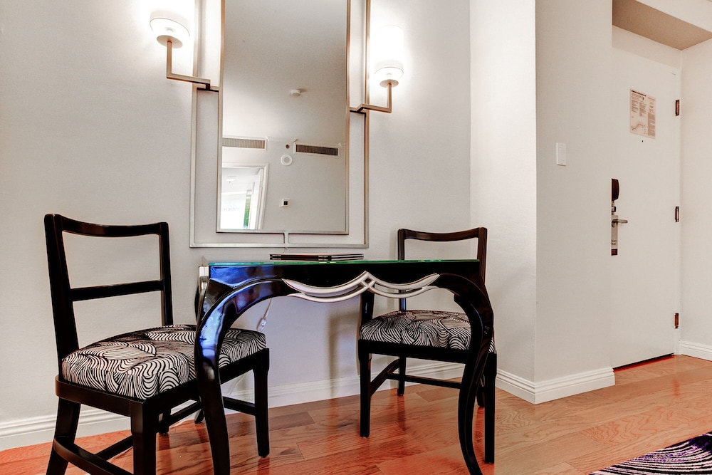 Executive Suite, 1 Bedroom (Mobility/Hearing Access, Roll-in Shwr) photo 2