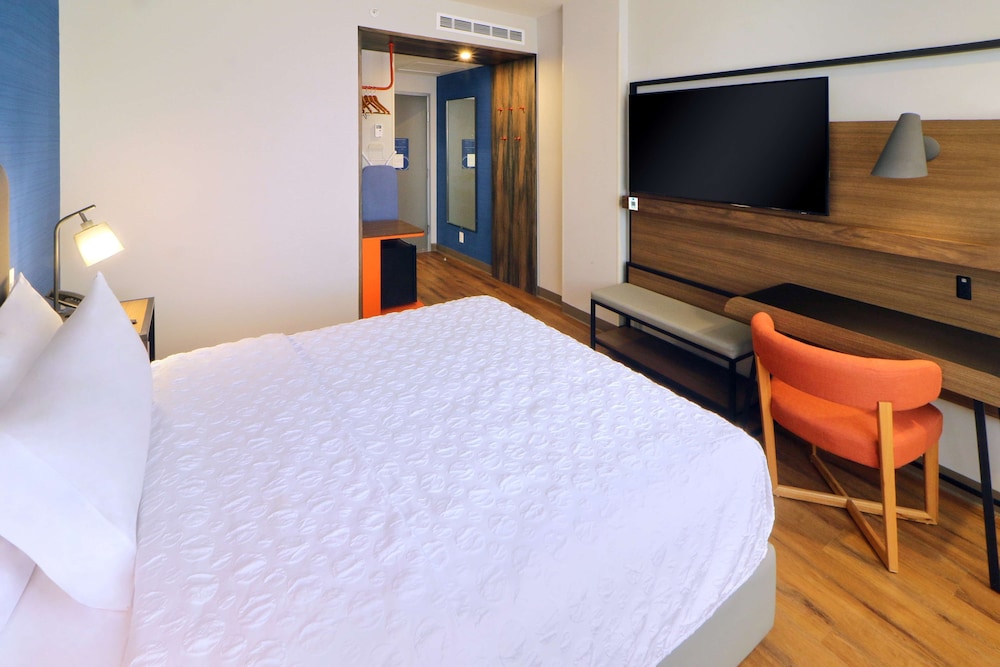 Room, 1 Queen Bed, Accessible - Photo 1