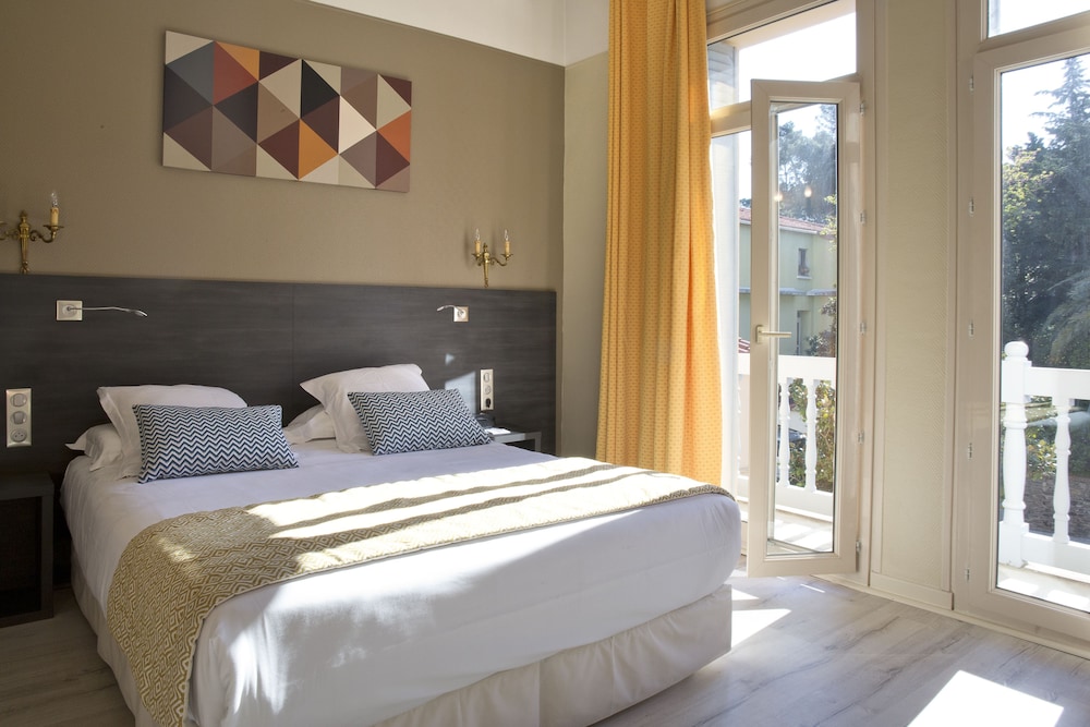 House Room With Balcony