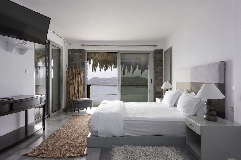 Deluxe Suite, Sea View - Photo 1