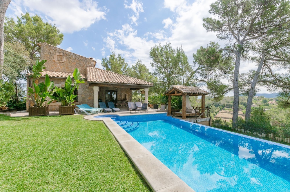 Villa photo 3