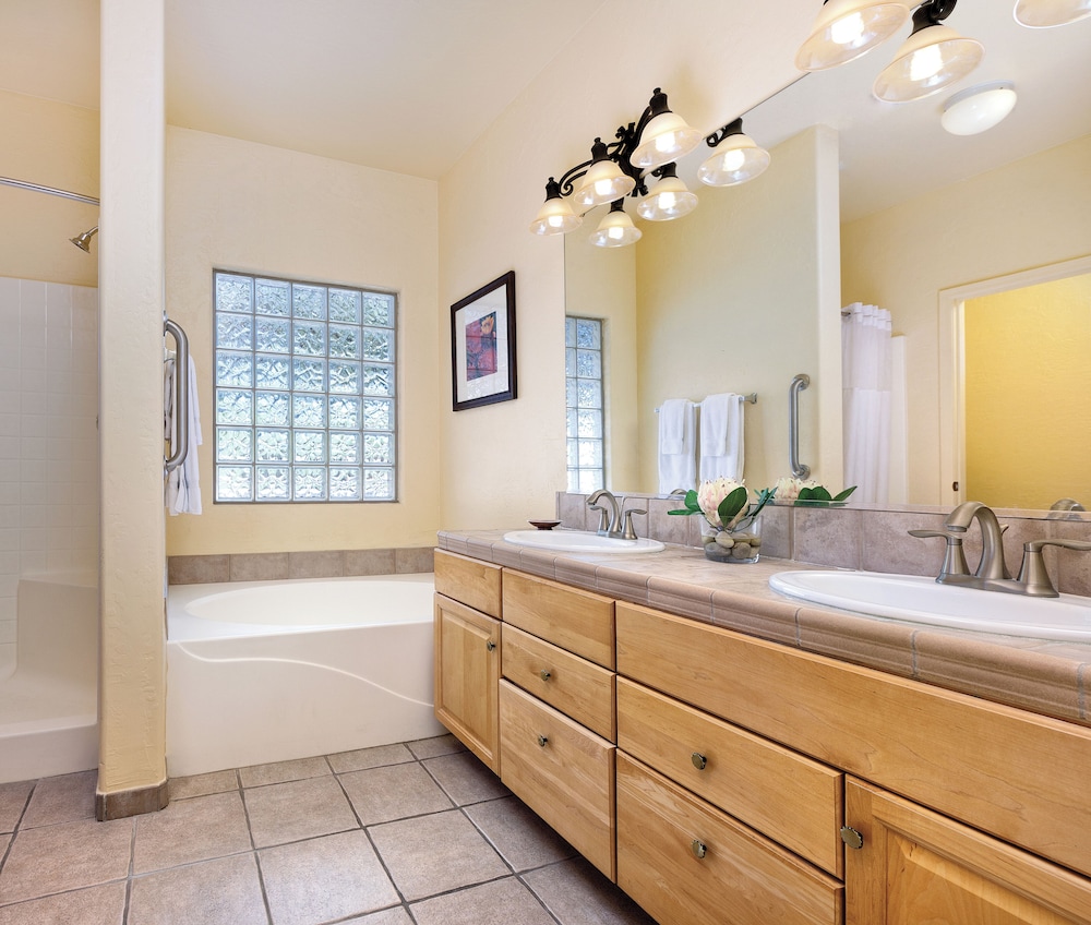 Condo, 2 Bedrooms, Kitchen photo 2