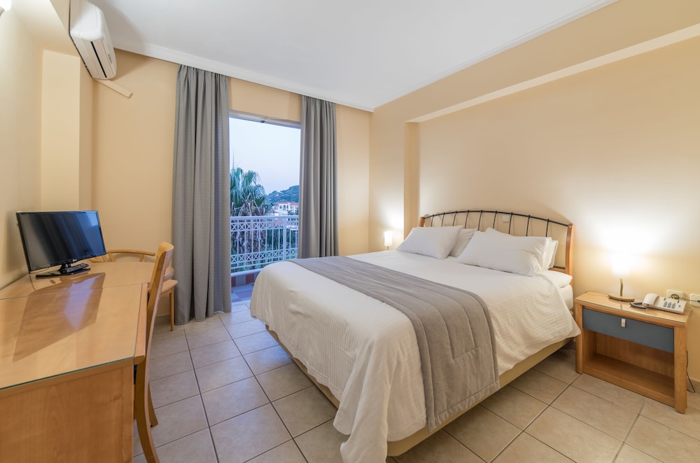 Apartment, 2 Bedrooms, Accessible, Partial Sea View