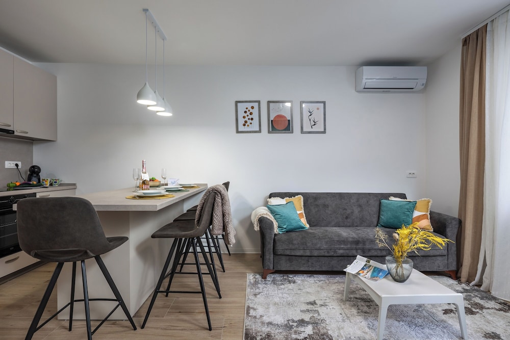 Family Apartment, Multiple Bedrooms (City Apartment Nurli near beach)