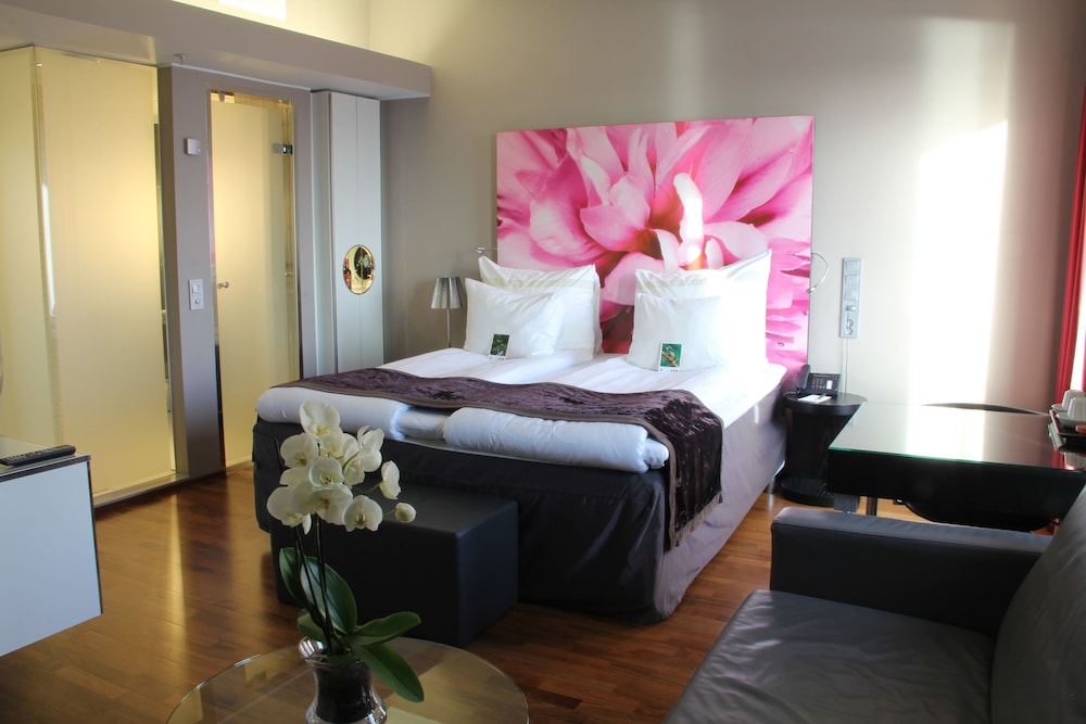 Deluxe Room, 1 Double Bed with Sofa bed, Non Smoking - Photo 4