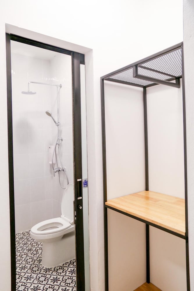 Standard Double Room - Photo 11