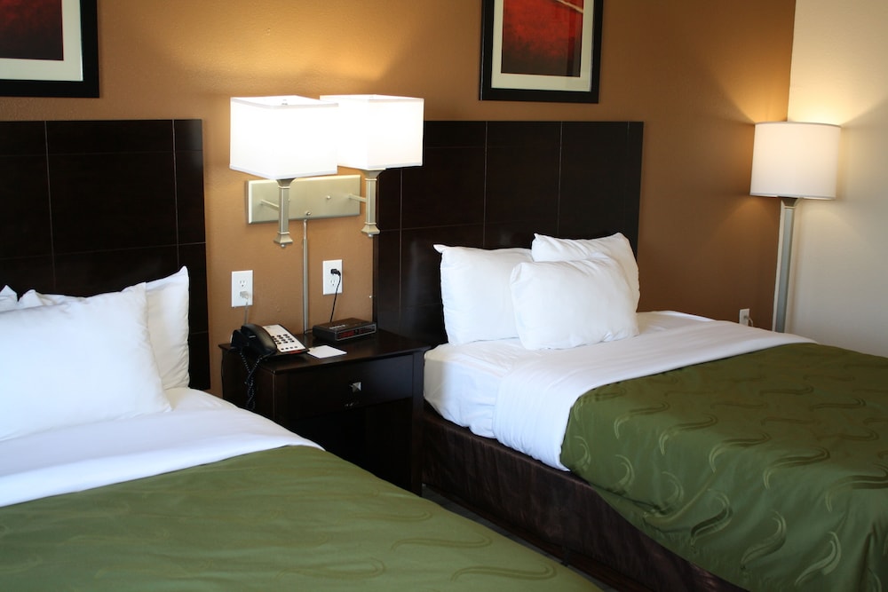 Suite, Non Smoking (2 Double Beds, or 2 Queen Beds) - Photo 17