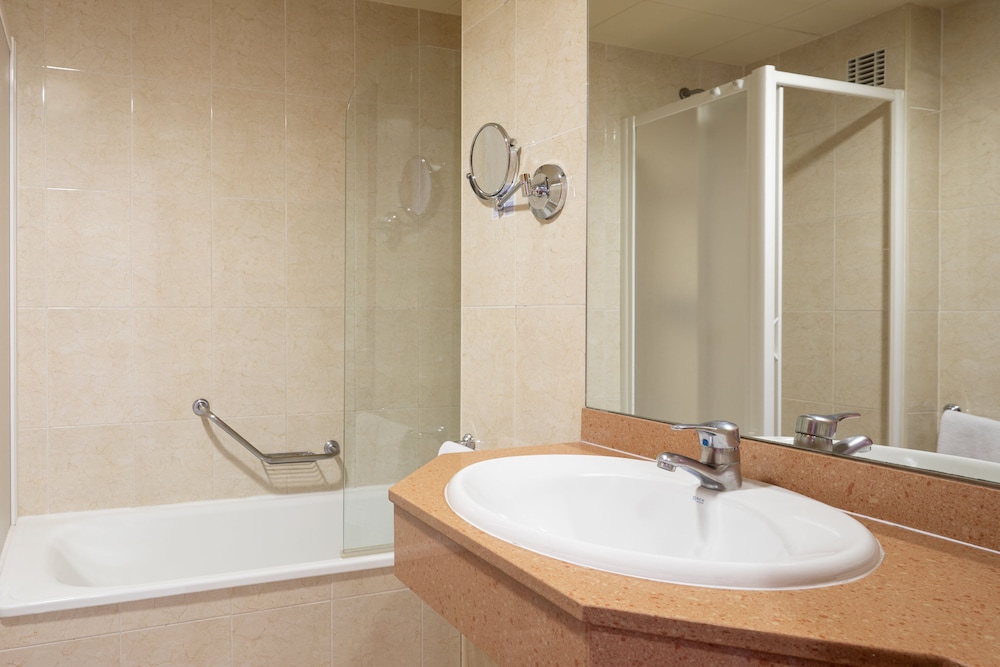 Twin Room (2 adults) - Photo 4