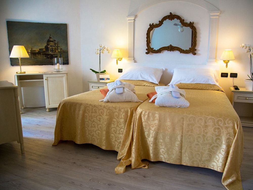 Suite - Photo 2