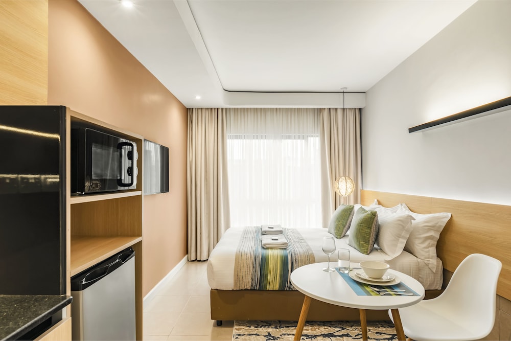 Deluxe Studio Suite photo 2